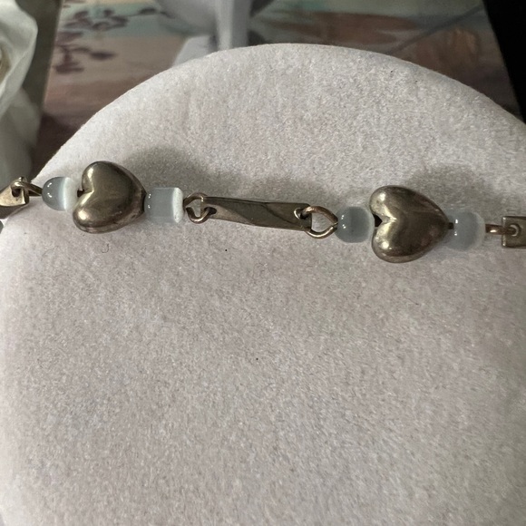 Silver and white beaded heart bracelet - Picture 2 of 5